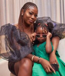 "Financially bullying a woman into staying with you has got to be the most disgusting thing a man can do."- Davido's first babymama, Sophia Momodu Bl0ws Hot