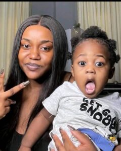"She's A Strong Woman"- Reactions As Davido's Wife, Chioma Rocks Pendant In Memory Of Her Late Son, Ifeanyi (VIDEO)