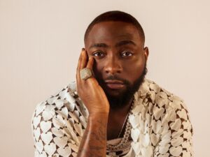 Davido gets unusual reception in America, as fans were seen yawning, fatigued and indifferent as he performed (VIDEO)